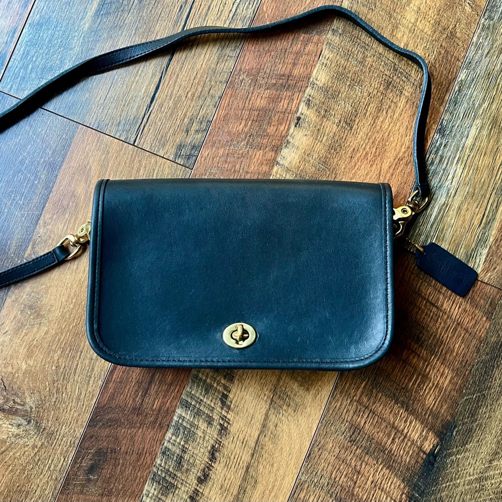 Vintage Coach Navy Pocket Purse